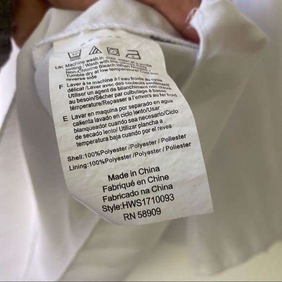 Halston off the shoulder white pleated blouse - Picture 4 of 6